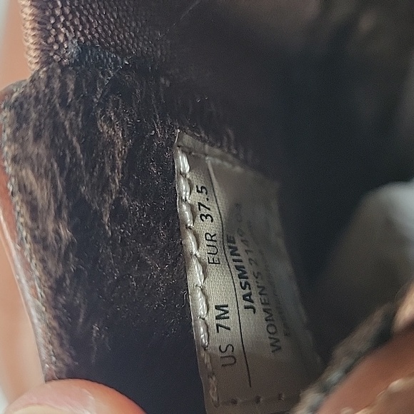 New EastLand Jasmine Chelsea Booties 7m - Picture 5 of 6